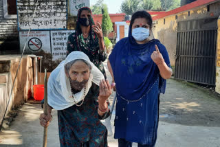 फतेहपुर में शांतिपूर्ण मतदान संपन्न