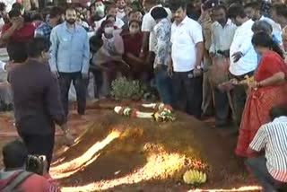 worship from family members to puneeth's  tomb on Tuesday