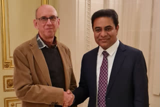 professor Daniel Negars met minister ktr in paris