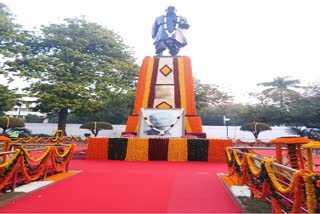 team of Horticulture Department decorated the statue of Sardar Patel with flowers