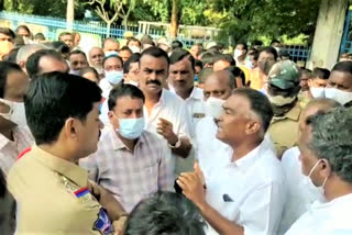 protests at warangal enumamula market yard