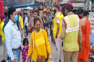 festive buyers mob increaded in mini cannought place of outer delhi