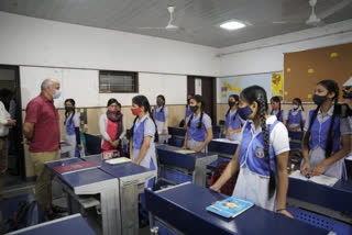 education minister manish sisodia visited school