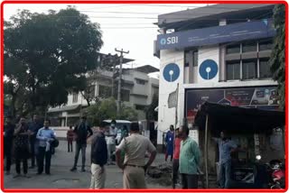 Money theft from SBI customer in front of SBI noonmati