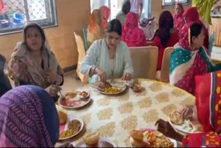 Deputy mayor eating together in a dinner organized in honor of municipal employees