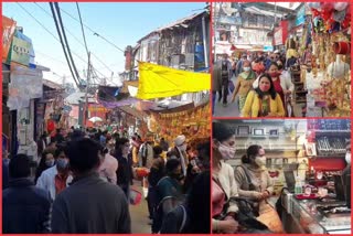 People reaching for shopping in the markets on the occasion of Diwali