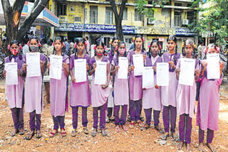 students protest in deo office in karnulu