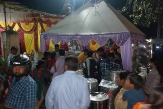 Crowd in the market on Dhanteras