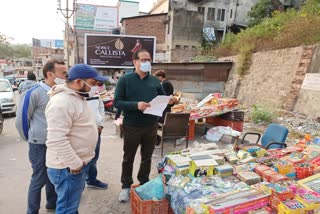 five-member-team-inspected-the-cracker-shops-in-the-markets-of-kasauli
