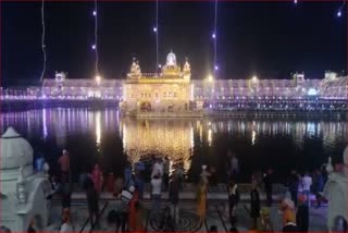 ਸਿੱਖ ਸੰਗਤ ਬੰਦੀ ਛੋੜ ਦਿਵਸ ਤੇ ਗੁਰੂ ਘਰ ਨਤਮਸਤਕ ਹੋਣ ਲਈ ਪੁੱਜੀਆਂ