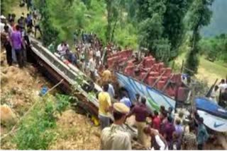 bus falls into ravine in pakistan occupied kashmir