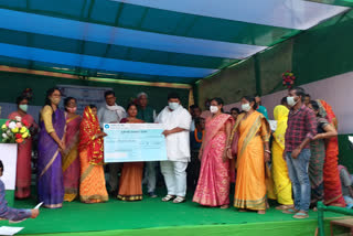 minister badal patralekh has given diwali gift to villagers of dumka