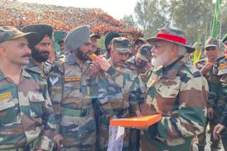 Prime Minister Narendra Modi celebrates Diwali with army soldiers at Nowshera.ಪ್ರತಿ ವರ್ಷದಂತೆ ಈ ಬಾರಿಯೂ ಯೋಧರೊಂದಿಗೆ ದೀಪಾವಳಿ ಆಚರಿಸಿದ ಪ್ರಧಾನಿ ನರೇಂದ್ರ ಮೋದಿ