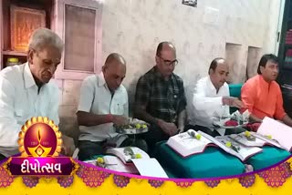 Diwali 2021: પાટણમાં દિવાળીનાં દિવસે વેપારીઓએ કર્યું ચોપડા પૂજન