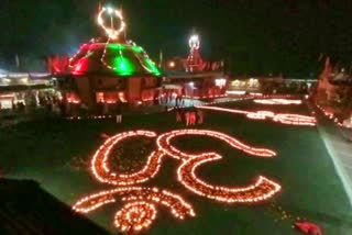 Shri Dadaji Dham lit up with 15 thousand diyas