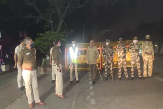 दिवाली की रात पुलिस टीम दिल्ली के तमाम इलाकों में गश्त करती रही