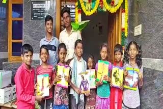 student-distribute-books-instead-of-crackers-in-davanagere