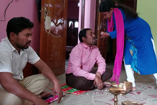 specially abled sister arranges all rituals for bhai phonta by her legs