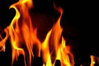 Six people reportadely died in fire at ICU department of district hospital in Ahmednagar  Six people died in fire at district hospital  fire at ICU department of district hospital in Ahmednagar  fire at district hospital in Ahmednagar  Six killed in hospital in Ahmednagar  احمد نگر: اسپتال میں آگ لگنے سے چھ افراد ہلاک  چھ لوگ ہلاک ہوگئے ہیں  آئی سی یو وارڈ کے باہر آگ لگنے کی اطلاع  راحت رسانی کام جاری