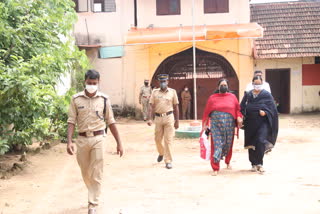 സ്വപ്‌ന സുരേഷ് ജയിൽ മോചിതയായി  swapna suresh gets bail  swapna suresh gets bail attakulangara sub jail  സ്വർണക്കടത്ത് കേസ്‌  സ്വപ്‌ന സുരേഷ്  എൻഐഎ  ഇഡി