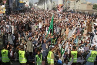 TLP workers get bail days after reaching deal with pak govt