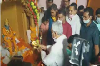 CM नीतीश कुमार ने गर्दनीबाग ठाकुरबाड़ी में की भगवान चित्रगुप्त की पूजा-अर्चना