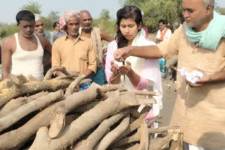 Daughter performed funeral of father in khagaria