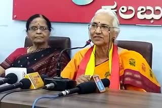 bt-lalitha-asked-vote-for-saraswati-chimmalagi