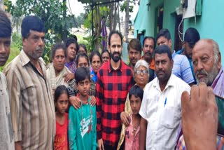 Raghavendra rajkumar visits to puneeth fan house