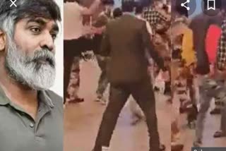 Hindu Makkal Katchi announces cash prize for anyone who 'kicks' actor Vijay Sethupathi  വിജയ് സേതുപതിയെ ചവിട്ടിയാല്‍ 1001 രൂപ പാരിതോഷികം  വിവാദ പ്രസ്‌താവനയുമായി ഹിന്ദു മക്കള്‍ കക്ഷി  വിജയ് സേതുപതി  ഹിന്ദു മക്കള്‍ കക്ഷി  Vijay Sethupathu  Vijay Sethupathi  Hindu Makkal Katchi  Hindu Makkal Katchi announces cash prize  Hindu Makkal Katchi Vijay Sethupathi  who 'kicks' actor Vijay Sethupathi  latest  latest news  entertainment  entertainment news  celebrity  celebrity news  Actor  1001 രൂപ പാരിതോഷികം പ്രഖ്യാപിച്ച് ഹിന്ദു മക്കള്‍ കക്ഷി  നടന്‍ വിജയ്‌ സേതുപതിയെ ചവിട്ടുന്നവര്‍ക്ക് 1001 രൂപ