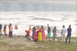 poisonous foam in Yamuna river in Delhi