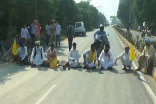 Farmers Jam Barwala Road In Sirsa