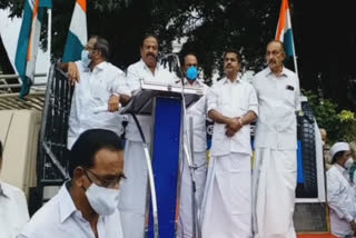 Congress stops vehicles in Kerala demanding reduction in fuel taxes