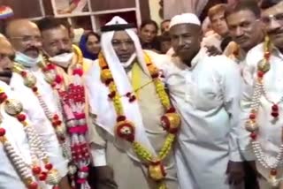 siddaramiah-wore-dubai-sheikh-dress