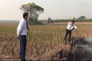 -kyodak-village-secretary-and-patwari-due-to-stubble-burning-in-the-village