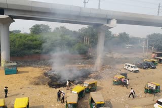 garbage-burning-in-the-open-near-ballabhgarh-metro-station