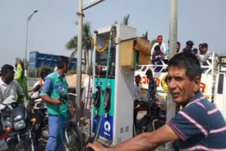 why people from Madhya Pradesh is coming to gujarat to buy petrol-diesel