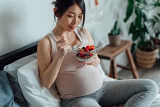Labour, pregnancy, pregnant woman, pregnancy care, pregnancy diet, what to eat during pregnancy, how to Induce Labour Naturally, female health, womens health, health, pregnancy care tips, precautions to take during pregnancy, foods to eat during pregnancy, what to eat during pregnancy