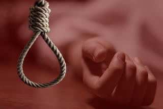 lady commit suicide at Anantapur