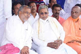 GT Devegowda and siddaramaiah jointly seen in program