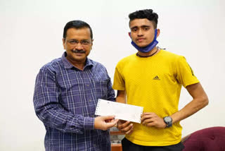 CM Kejriwal provides financial assistance to rickshaw driver's player son