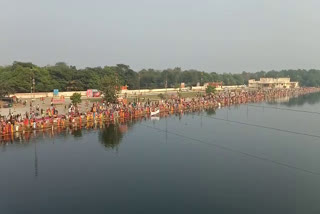 Mass of devotees gathered in Chhath Ghat
