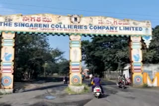 Singareni workers killed  SCCL mine  Telangana  four workers die at SCCL mine  roof collapses in SCCL mine  SCCL mine roof collapses news  SCCL mine roof collapses  four workers died mine mishap news  four workers died mine mishap  four workers died mine roof collapsed  mine roof collapsed latest news  കല്‍ക്കരി ഖനി മേല്‍ക്കൂര തകര്‍ന്നു വാര്‍ത്ത  കല്‍ക്കരി ഖനി മേല്‍ക്കൂര തകര്‍ന്നു  കല്‍ക്കരി ഖനി മേല്‍ക്കൂര തകര്‍ന്ന് വീണു വാര്‍ത്ത  കല്‍ക്കരി ഖനി മേല്‍ക്കൂര തകര്‍ന്ന് വീണു  കല്‍ക്കരി ഖനി അപകടം വാര്‍ത്ത  തെലങ്കാന കല്‍ക്കരി ഖനി മേല്‍ക്കൂര തകര്‍ന്ന് വീണു വാര്‍ത്ത  തെലങ്കാന കല്‍ക്കരി ഖനി മേല്‍ക്കൂര തകര്‍ന്ന് വീണു  തെലങ്കാന കല്‍ക്കരി ഖനി മേല്‍ക്കൂര തകര്‍ന്നു വാര്‍ത്ത  ഖനി തൊഴിലാളികള്‍ മരിച്ചു വാര്‍ത്ത  ഖനി തൊഴിലാളികള്‍ മരിച്ചു  കല്‍ക്കരി ഖനി തൊഴിലാളികള്‍ മരിച്ചു  കല്‍ക്കരി ഖനി തൊഴിലാളികള്‍ മരിച്ചു വാര്‍ത്ത  തൊഴിലാളികള്‍ ദാരുണാന്ത്യം വാര്‍ത്ത  തൊഴിലാളികള്‍ ദാരുണാന്ത്യം  സിങ്കരേനി കൊളീയെറീസ് കമ്പനി ലിമിറ്റഡ് വാര്‍ത്ത