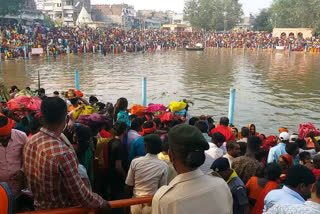 औरंगाबाद के देव में उमड़ी श्रद्धालुओं की भारी भीड़,