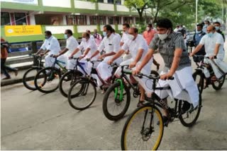 STORY  VD Satheesan includes MLA s cycling to Kerala Legislature Assembly  VD Satheesan Congress party cycling to Kerala Legislature Assembly  VD Satheesan includes MLA s cycling  MLA s cycling to Kerala Legislature Assembly  VD Satheesan cycling to Kerala Legislature Assembly  Congress party cycling to Kerala Legislature Assembly  അവസാന ദിവസം എംഎല്‍എമാര്‍ സഭയില്‍ എത്തിയത് സൈക്കിളില്‍...  അവസാന ദിവസം പ്രതിപക്ഷ എംഎല്‍എമാര്‍ സഭയിലെത്തിയത് വ്യത്യസ്‌തമായി