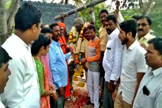 actor Shivram celebrates onake obavva jayanthi in chitradurga