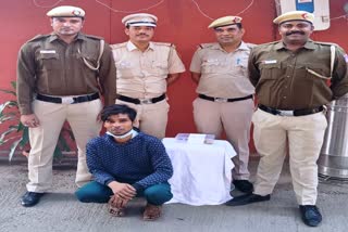 kotwalis-patrolling-team-arrested-a-crook-with-illegal-weapon