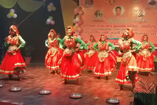 Children gave performance in the state level baal mahotsav