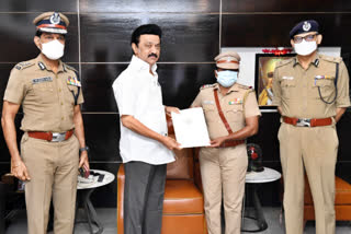 Stalin praise woman police inspector rajeshwari  woman police inspector  police inspector rajeshwari  Stalin  cm stalin  காவல் ஆய்வாளர் ராஜேஸ்வரி  முதலமைச்சர் ஸ்டாலின்  ஸ்டாலின்  காவல் ஆய்வாளர் ராஜேஸ்வரிக்கு ஸ்டாலின் பாராட்டு