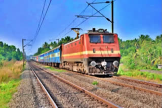 crime news telugu, two members died on railway track